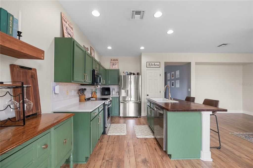 For Sale: $325,000 (4 beds, 2 baths, 1957 Square Feet)