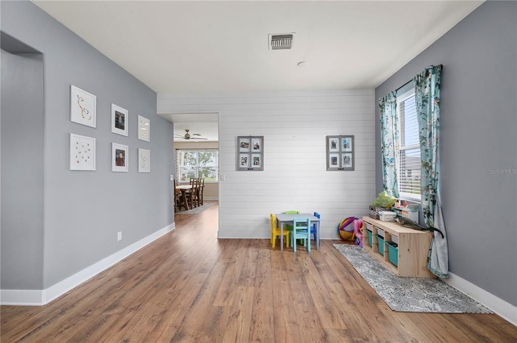 For Sale: $325,000 (4 beds, 2 baths, 1957 Square Feet)