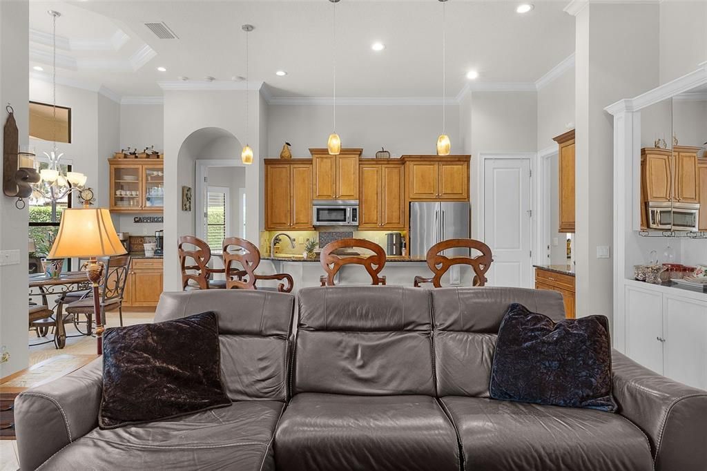 For Sale: $689,000 (4 beds, 2 baths, 1932 Square Feet)