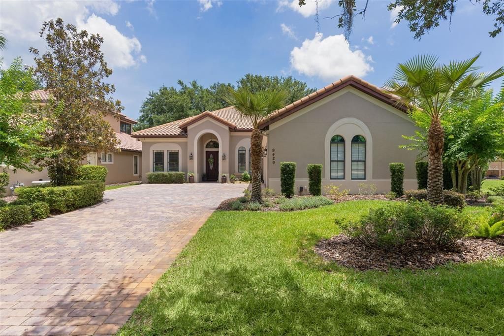 For Sale: $689,000 (4 beds, 2 baths, 1932 Square Feet)