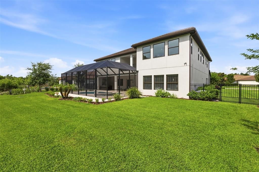 Active With Contract: $1,599,999 (6 beds, 4 baths, 5629 Square Feet)