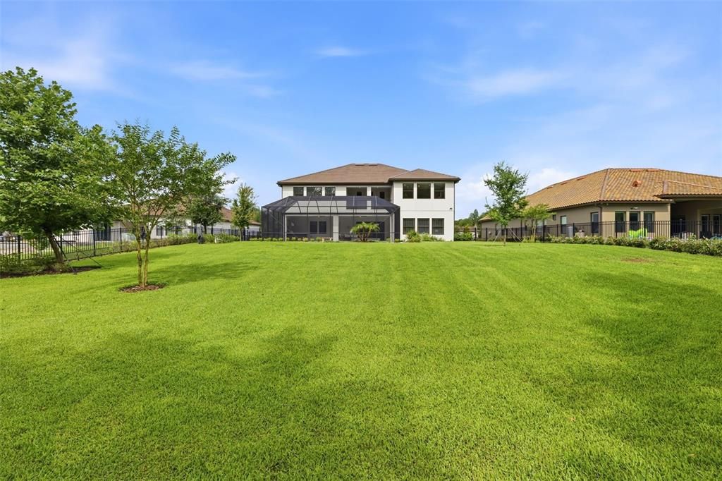 Active With Contract: $1,599,999 (6 beds, 4 baths, 5629 Square Feet)