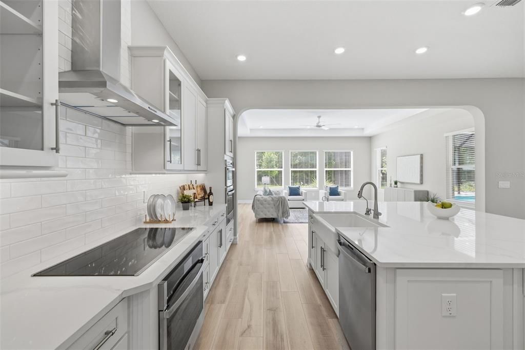 Active With Contract: $1,599,999 (6 beds, 4 baths, 5629 Square Feet)