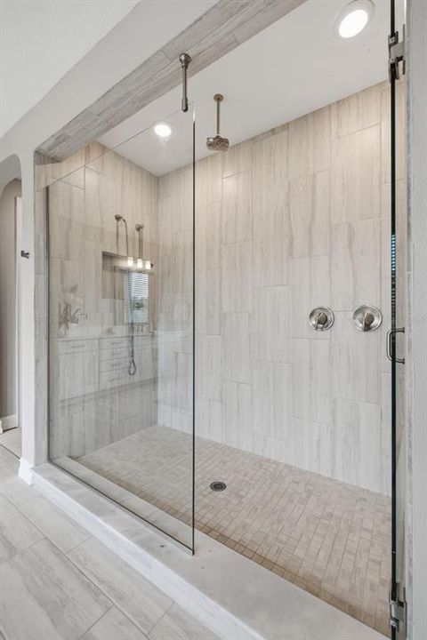 Active With Contract: $1,599,999 (6 beds, 4 baths, 5629 Square Feet)