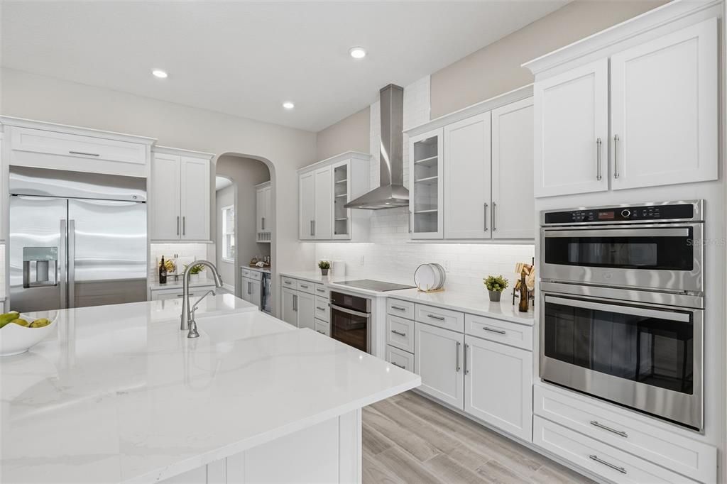 Active With Contract: $1,599,999 (6 beds, 4 baths, 5629 Square Feet)