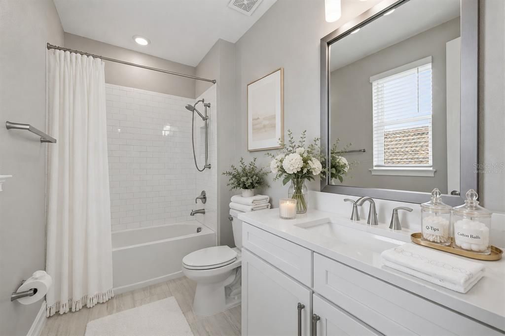 Active With Contract: $1,599,999 (6 beds, 4 baths, 5629 Square Feet)