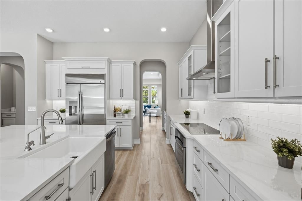 Active With Contract: $1,599,999 (6 beds, 4 baths, 5629 Square Feet)
