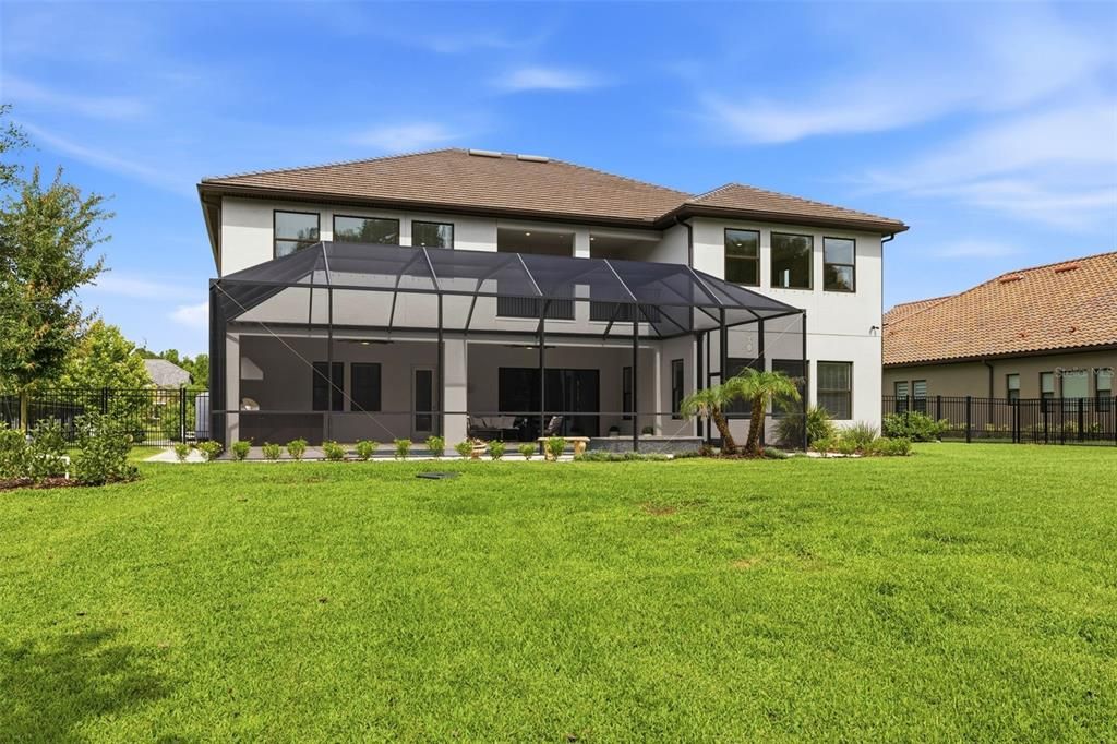 Active With Contract: $1,599,999 (6 beds, 4 baths, 5629 Square Feet)