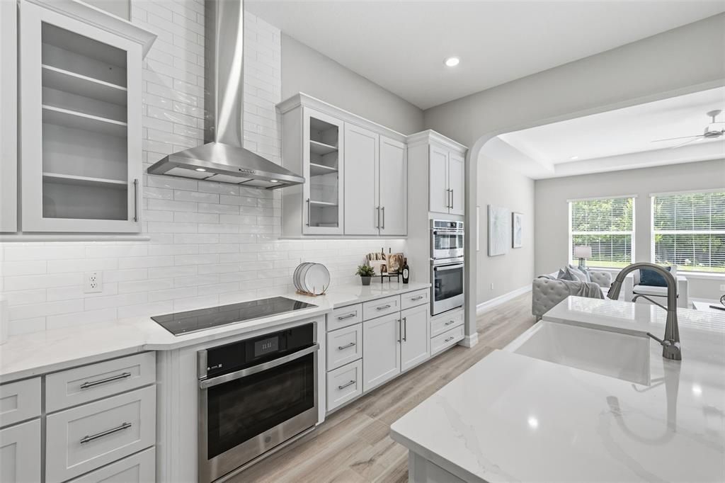 Active With Contract: $1,599,999 (6 beds, 4 baths, 5629 Square Feet)