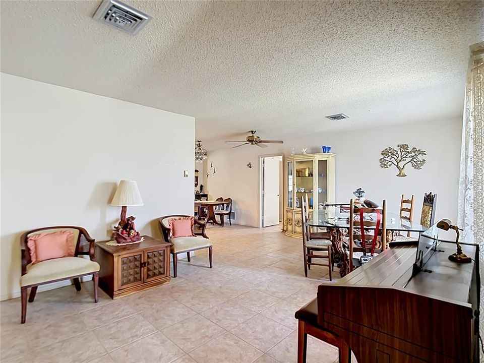 Active With Contract: $279,000 (2 beds, 2 baths, 1509 Square Feet)