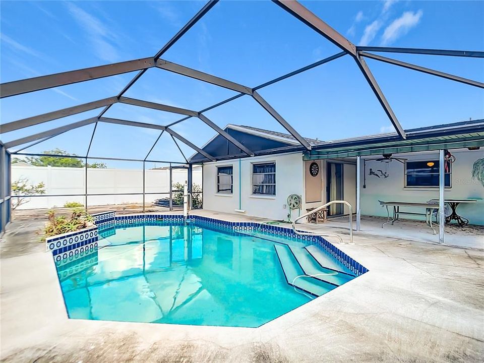 Active With Contract: $279,000 (2 beds, 2 baths, 1509 Square Feet)