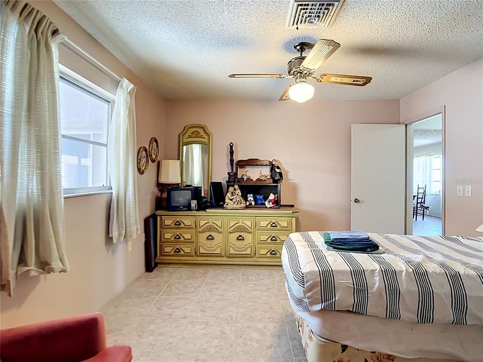 Active With Contract: $279,000 (2 beds, 2 baths, 1509 Square Feet)