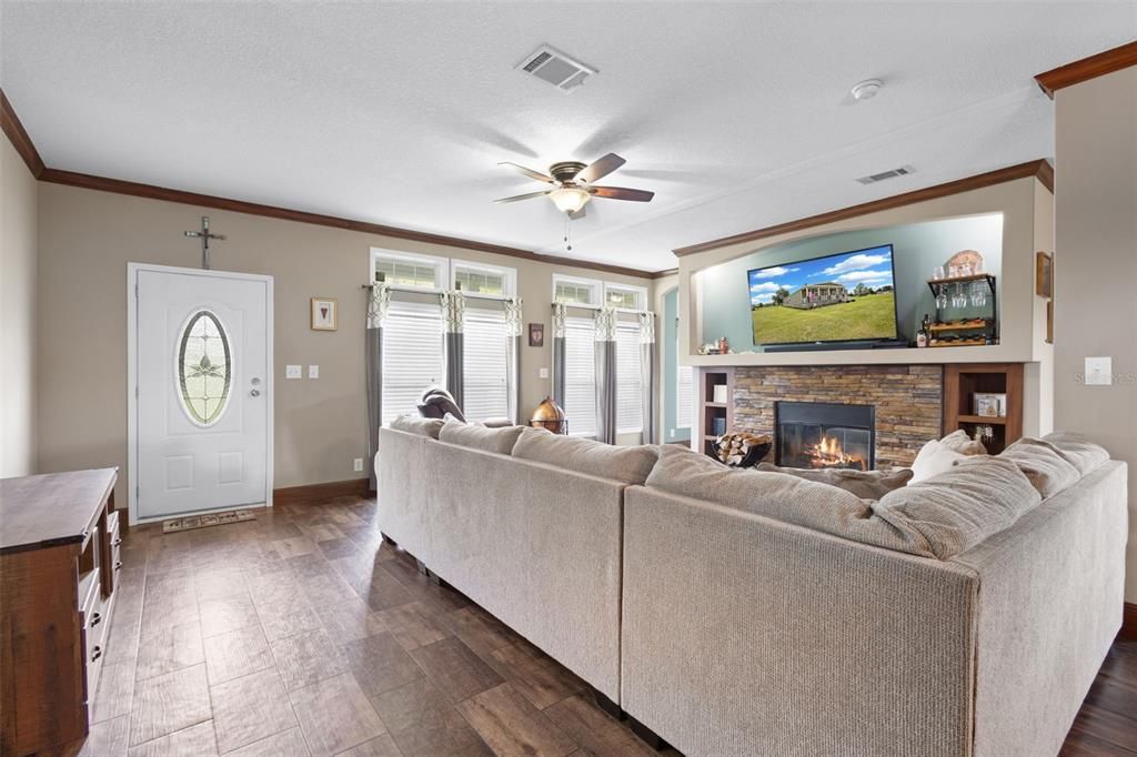 For Sale: $398,000 (4 beds, 3 baths, 2548 Square Feet)