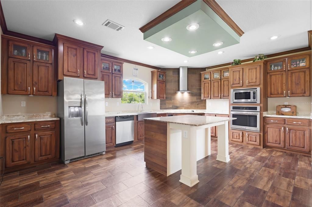For Sale: $398,000 (4 beds, 3 baths, 2548 Square Feet)
