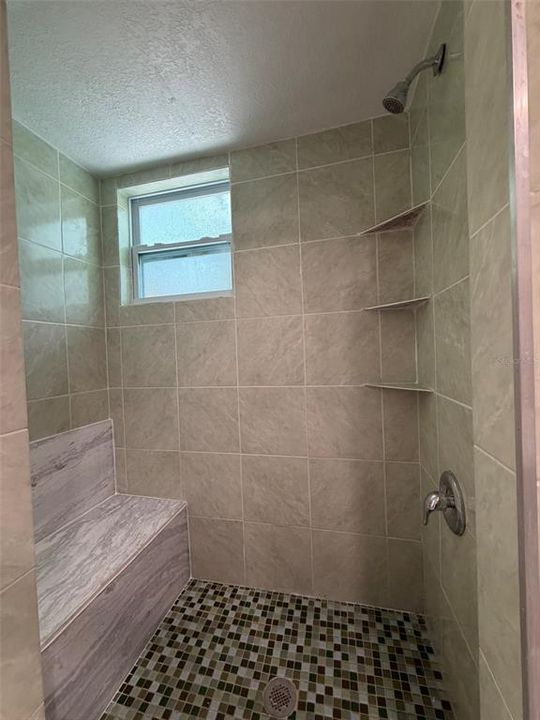 For Rent: $1,350 (1 beds, 1 baths, 650 Square Feet)