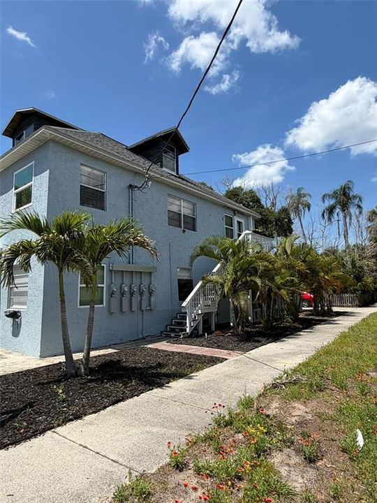 For Rent: $1,350 (1 beds, 1 baths, 650 Square Feet)