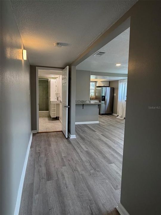 For Rent: $1,350 (1 beds, 1 baths, 650 Square Feet)