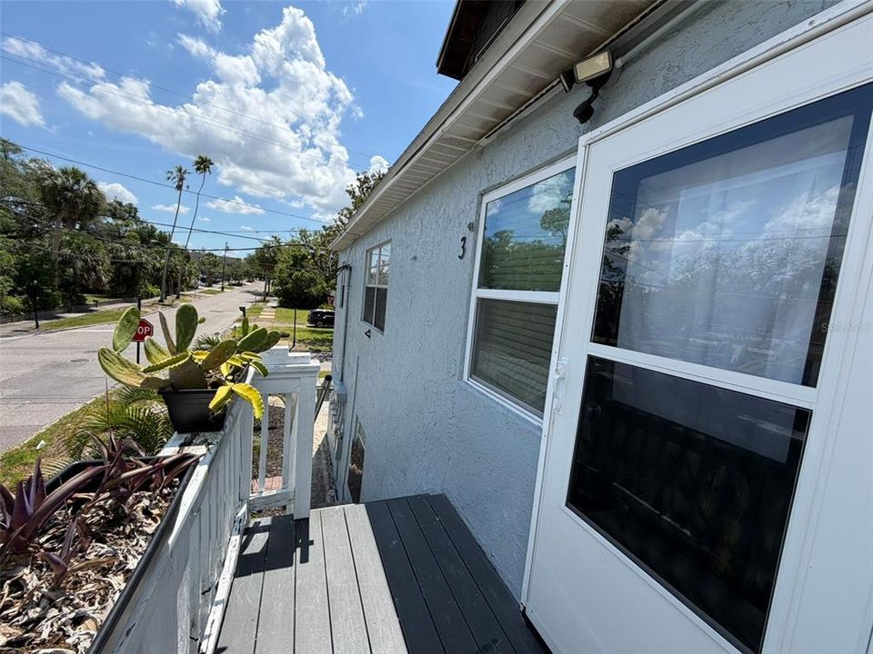For Rent: $1,350 (1 beds, 1 baths, 650 Square Feet)