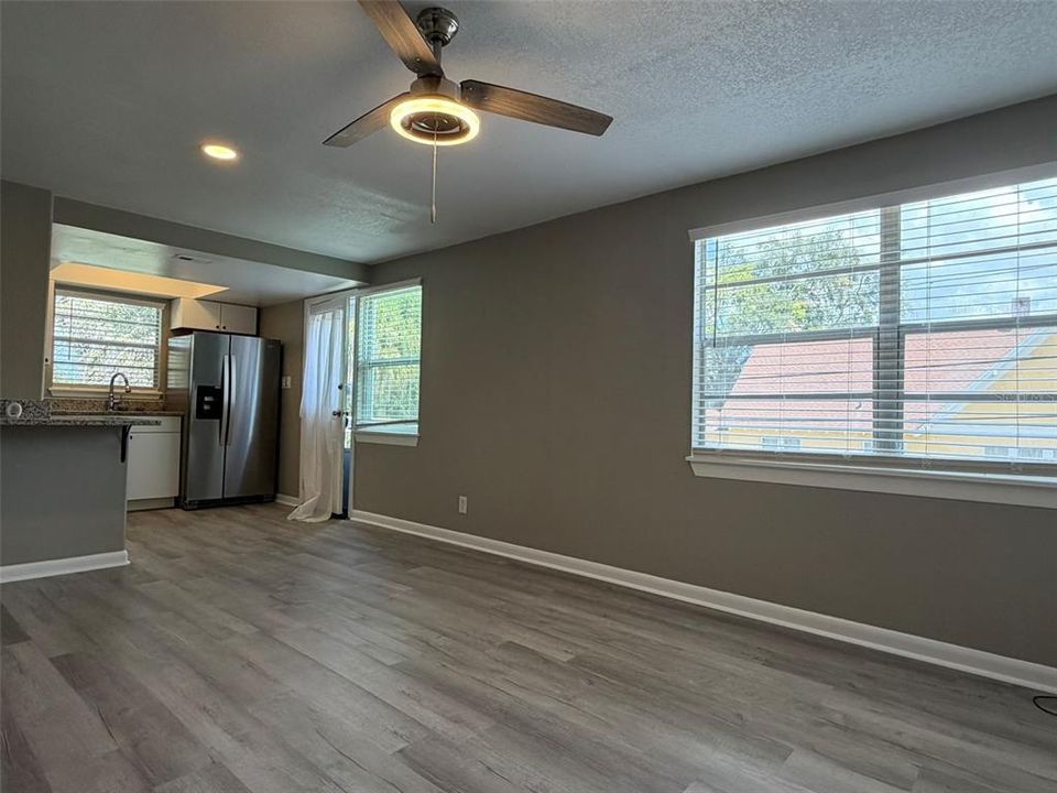 For Rent: $1,350 (1 beds, 1 baths, 650 Square Feet)