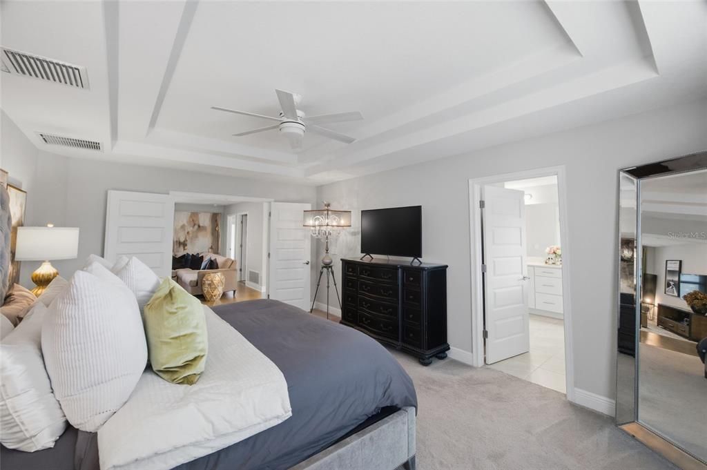 Activo con contrato: $865,000 (4 camas, 2 baños, 2421 Pies cuadrados)