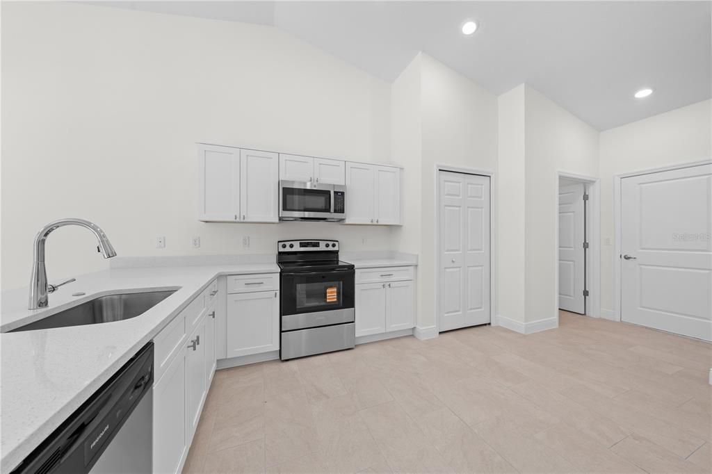 For Sale: $384,900 (4 beds, 2 baths, 1647 Square Feet)