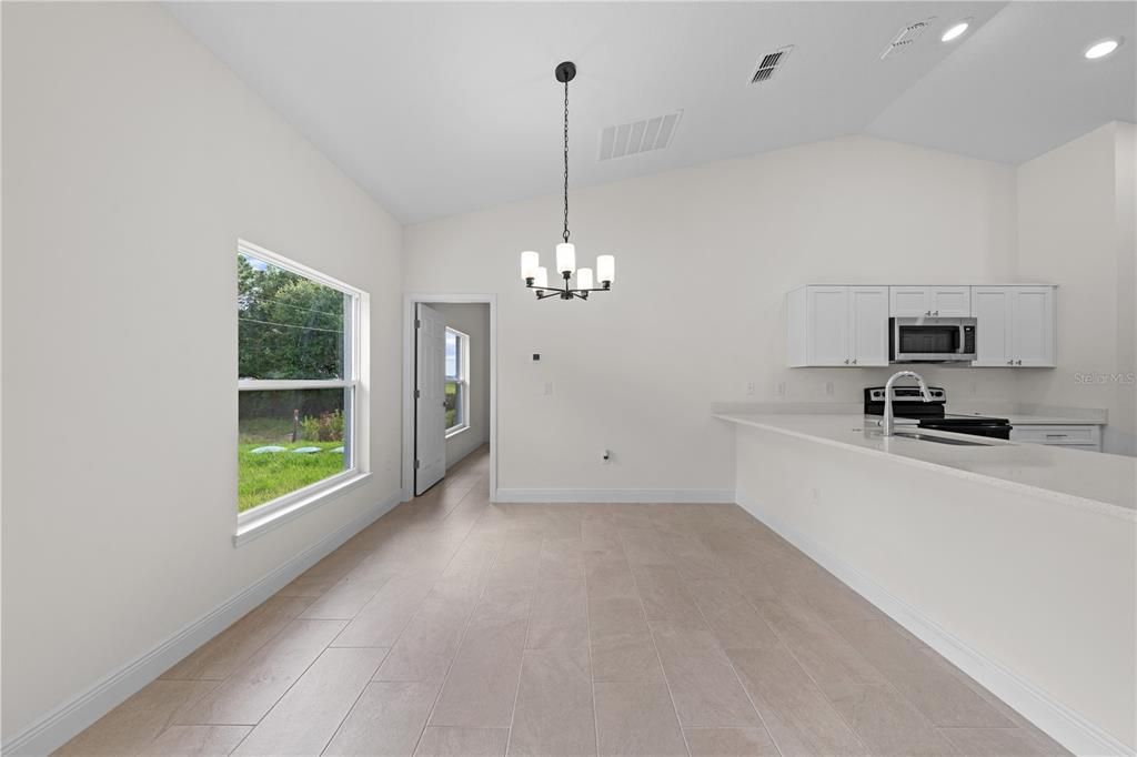 For Sale: $384,900 (4 beds, 2 baths, 1647 Square Feet)