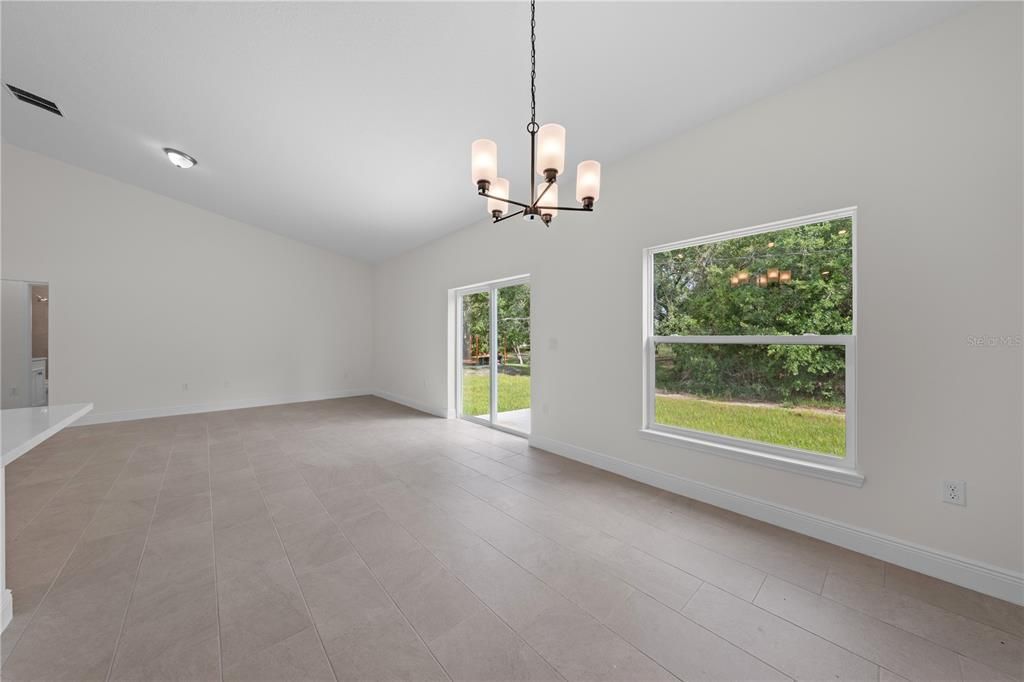 For Sale: $384,900 (4 beds, 2 baths, 1647 Square Feet)