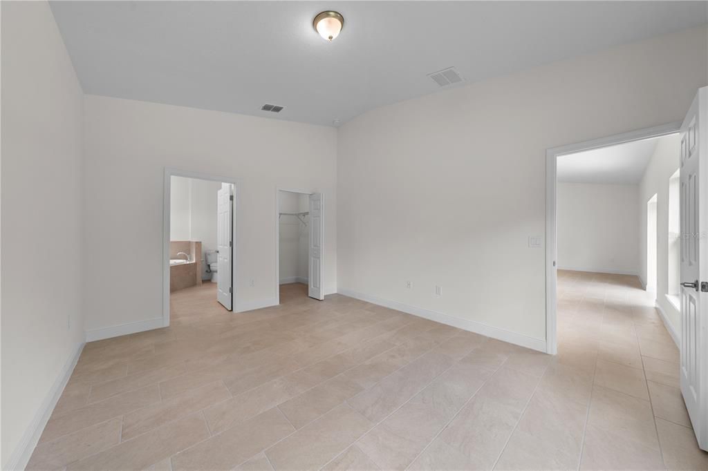 For Sale: $384,900 (4 beds, 2 baths, 1647 Square Feet)