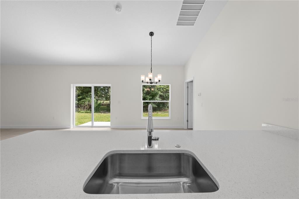 For Sale: $384,900 (4 beds, 2 baths, 1647 Square Feet)