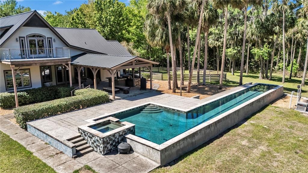For Sale: $3,980,000 (6 beds, 5 baths, 6100 Square Feet)