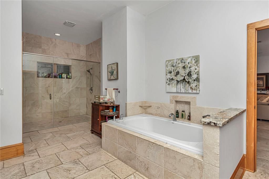 For Sale: $3,980,000 (6 beds, 5 baths, 6100 Square Feet)