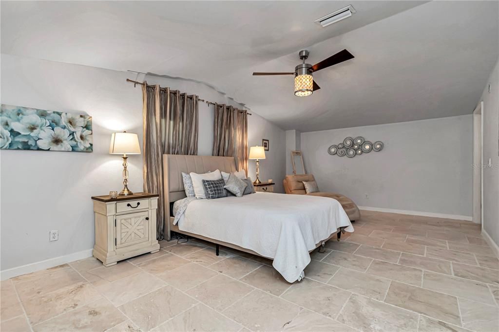 For Sale: $3,980,000 (6 beds, 5 baths, 6100 Square Feet)
