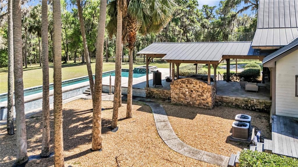 For Sale: $3,980,000 (6 beds, 5 baths, 6100 Square Feet)