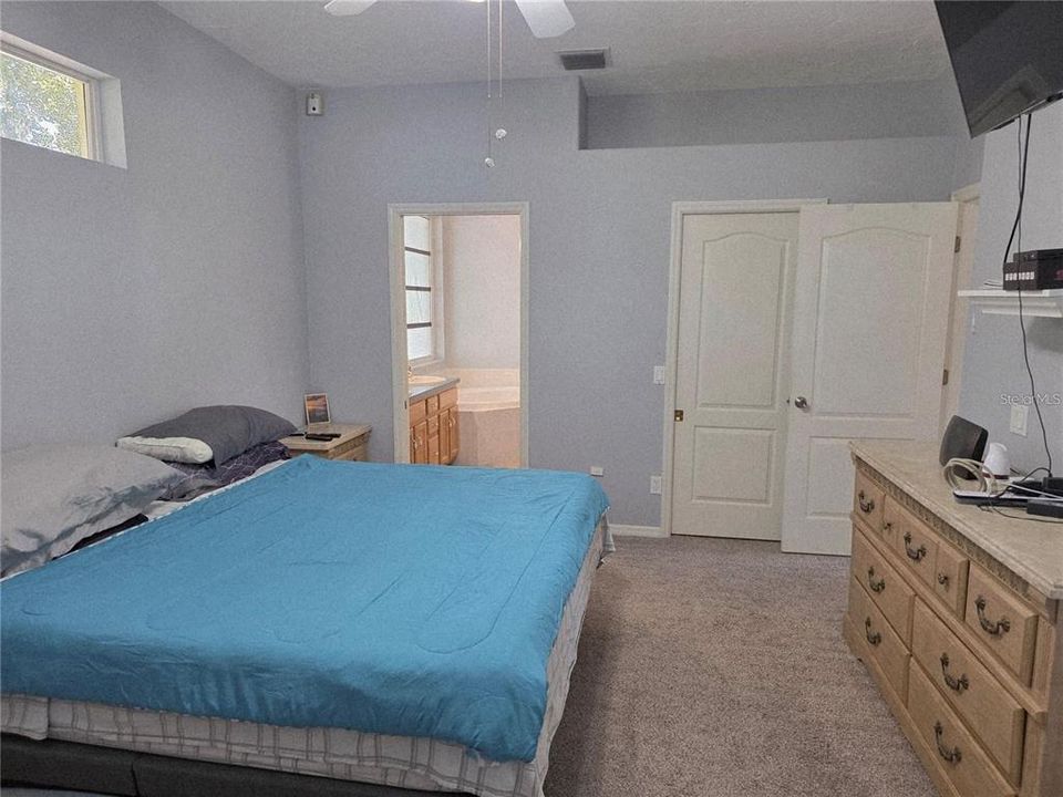 For Sale: $359,500 (3 beds, 2 baths, 1599 Square Feet)