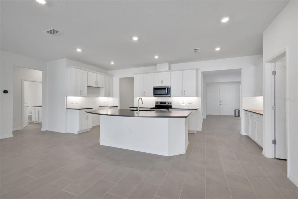 For Sale: $614,990 (3 beds, 3 baths, 2723 Square Feet)