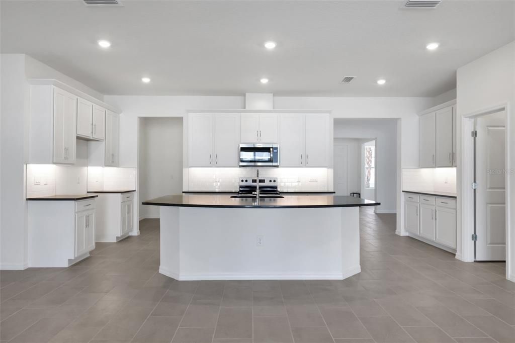 For Sale: $614,990 (3 beds, 3 baths, 2723 Square Feet)