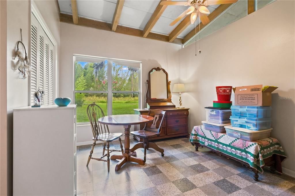 For Sale: $220,000 (3 beds, 3 baths, 1784 Square Feet)