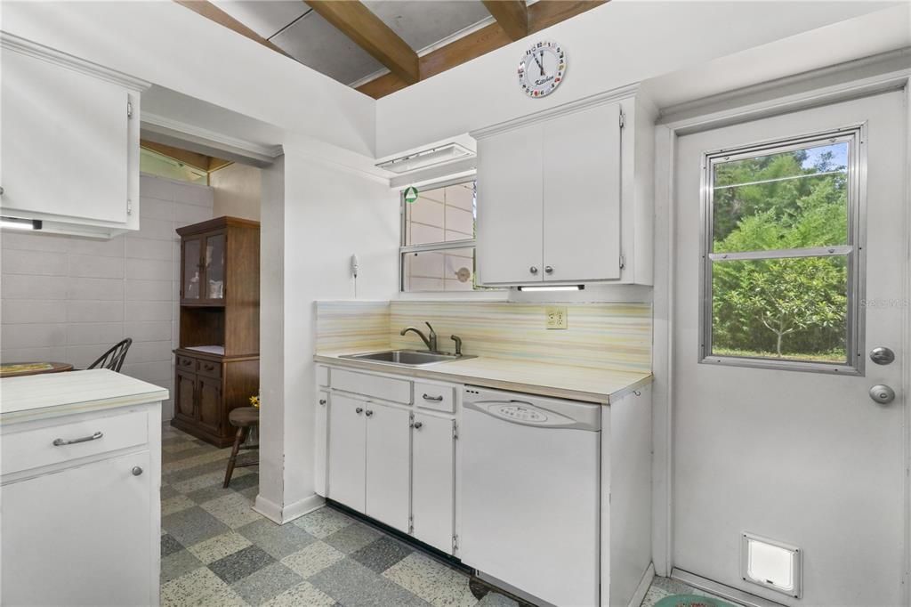For Sale: $220,000 (3 beds, 3 baths, 1784 Square Feet)
