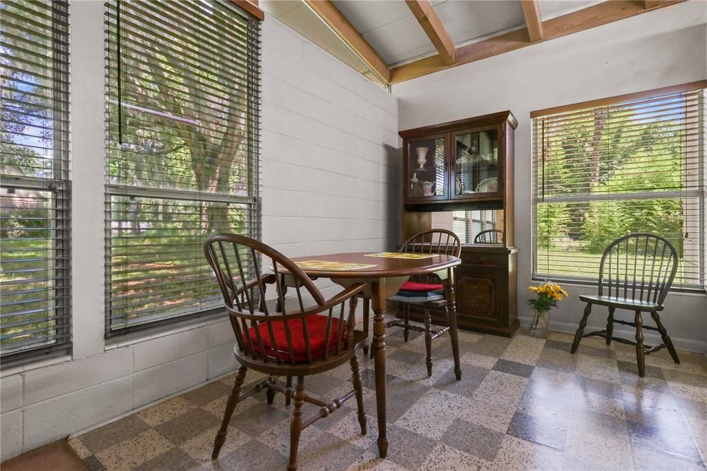 For Sale: $220,000 (3 beds, 3 baths, 1784 Square Feet)