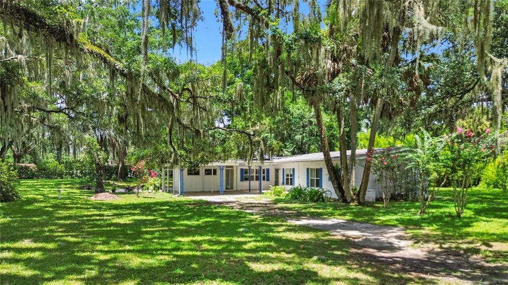 For Sale: $220,000 (3 beds, 3 baths, 1784 Square Feet)