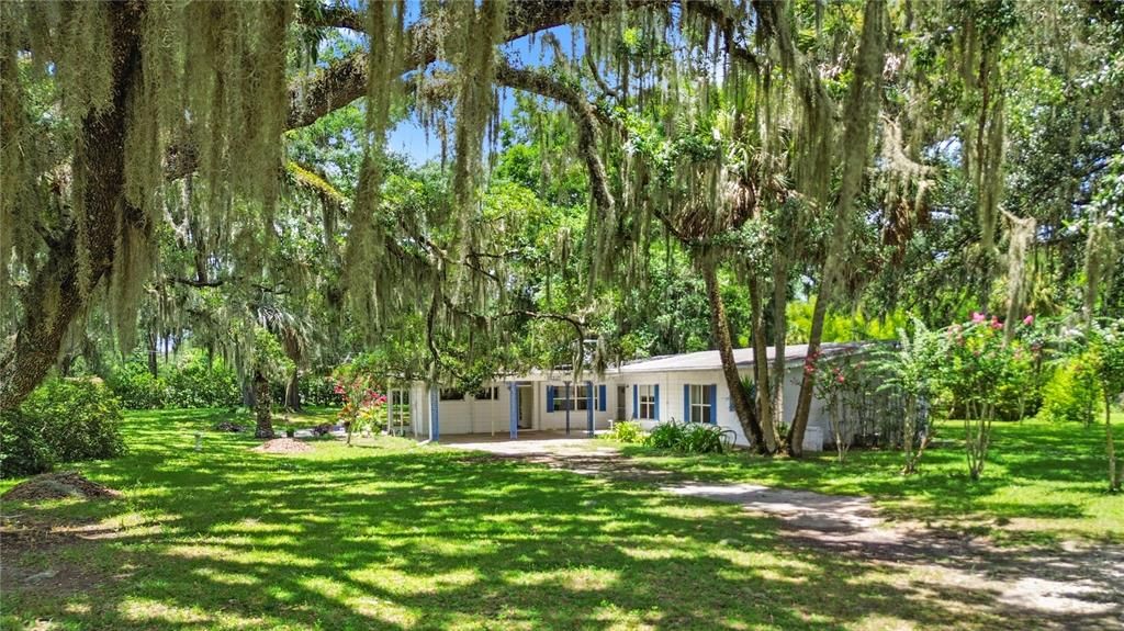 For Sale: $220,000 (3 beds, 3 baths, 1784 Square Feet)