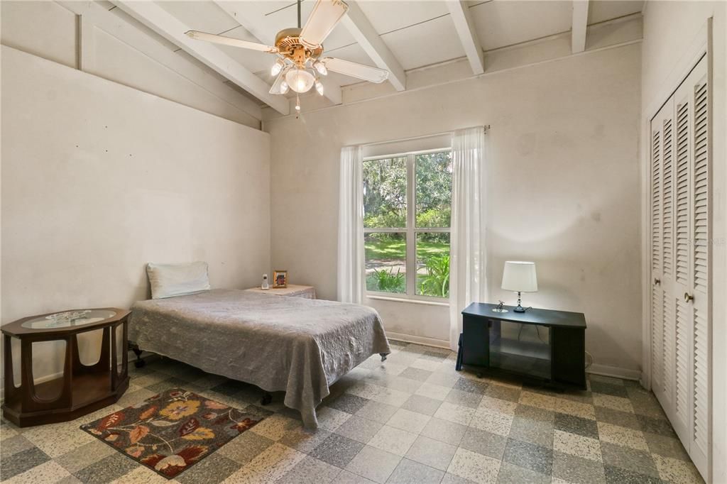 For Sale: $220,000 (3 beds, 3 baths, 1784 Square Feet)