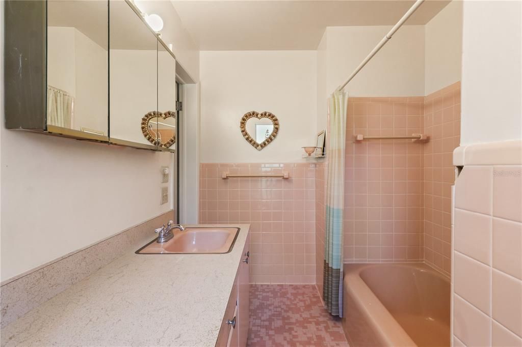 For Sale: $220,000 (3 beds, 3 baths, 1784 Square Feet)