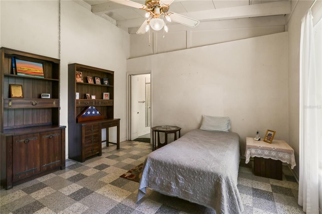 For Sale: $220,000 (3 beds, 3 baths, 1784 Square Feet)