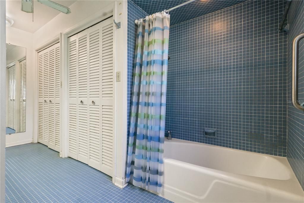 For Sale: $220,000 (3 beds, 3 baths, 1784 Square Feet)