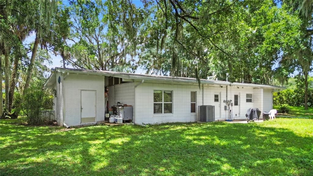 For Sale: $220,000 (3 beds, 3 baths, 1784 Square Feet)