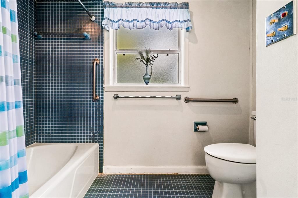 For Sale: $220,000 (3 beds, 3 baths, 1784 Square Feet)