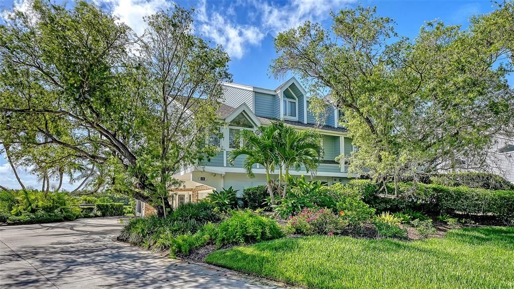 For Sale: $1,199,000 (4 beds, 2 baths, 3165 Square Feet)