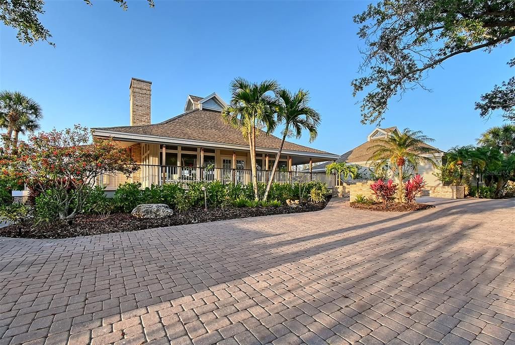 For Sale: $1,199,000 (4 beds, 2 baths, 3165 Square Feet)