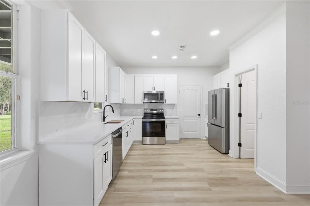 En Venta: $425,000 (4 camas, 2 baños, 2220 Pies cuadrados)